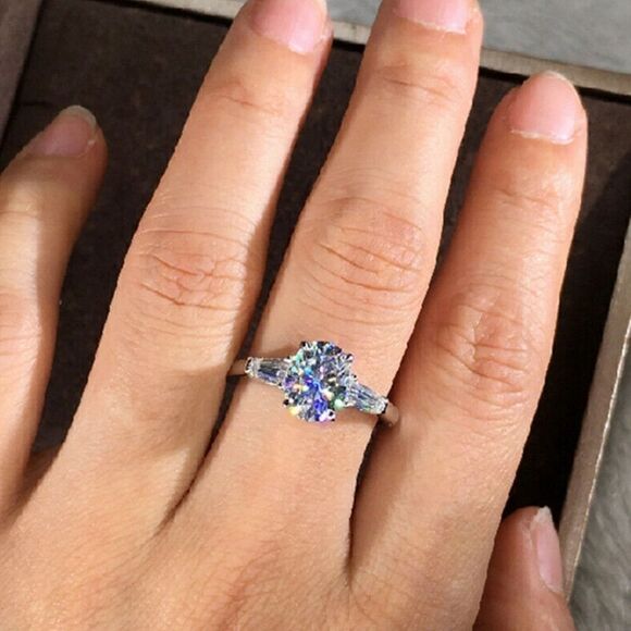 Gorgeous 925 Silver Rings Oval CZ Diamond Ring with side Baguettes - Picture 3 of 5